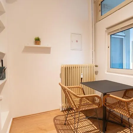 شقة Modern And Cozy Near Main Station *