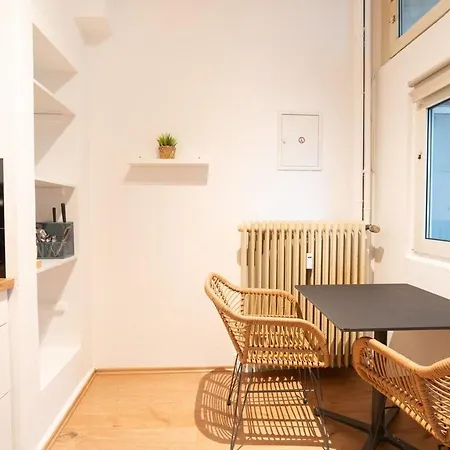 Modern And Cozy Near Main Station Διαμέρισμα Κόμπλεντς