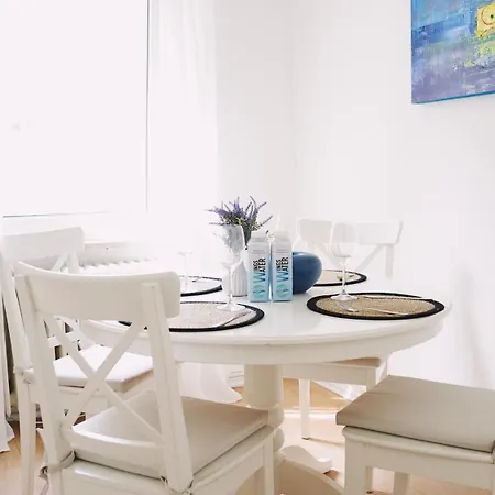 Modern And Cozy Near Main Station شقة