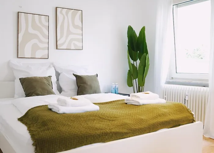 Modern And Cozy Near Main Station Apartment *