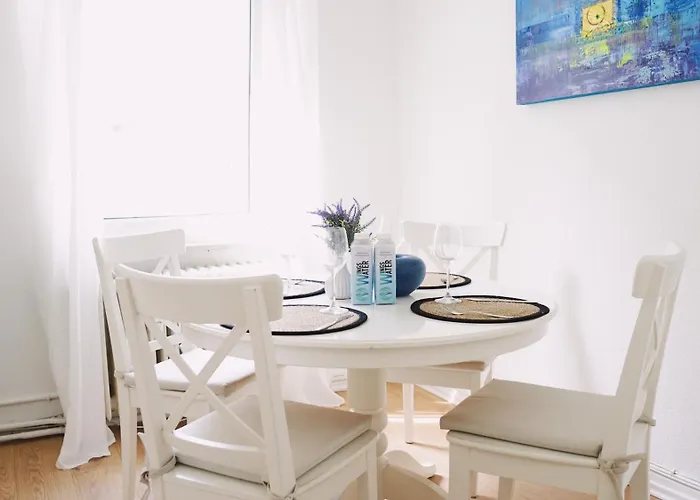 Modern And Cozy Near Main Station Apartment